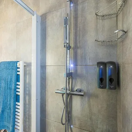 Le Parisien ~ Champs Elysees ~ Metro Appartamento Neuilly-sur-Seine